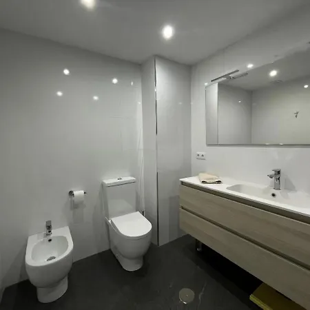 Amplio Y Moderno Piso De 4 Y Terraza *