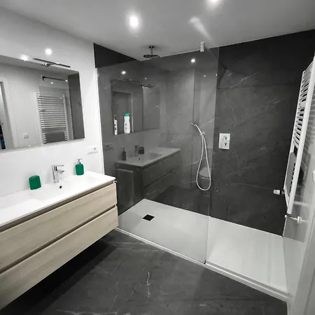 Amplio Y Moderno Piso De 4 Y Terraza * Pontevedra